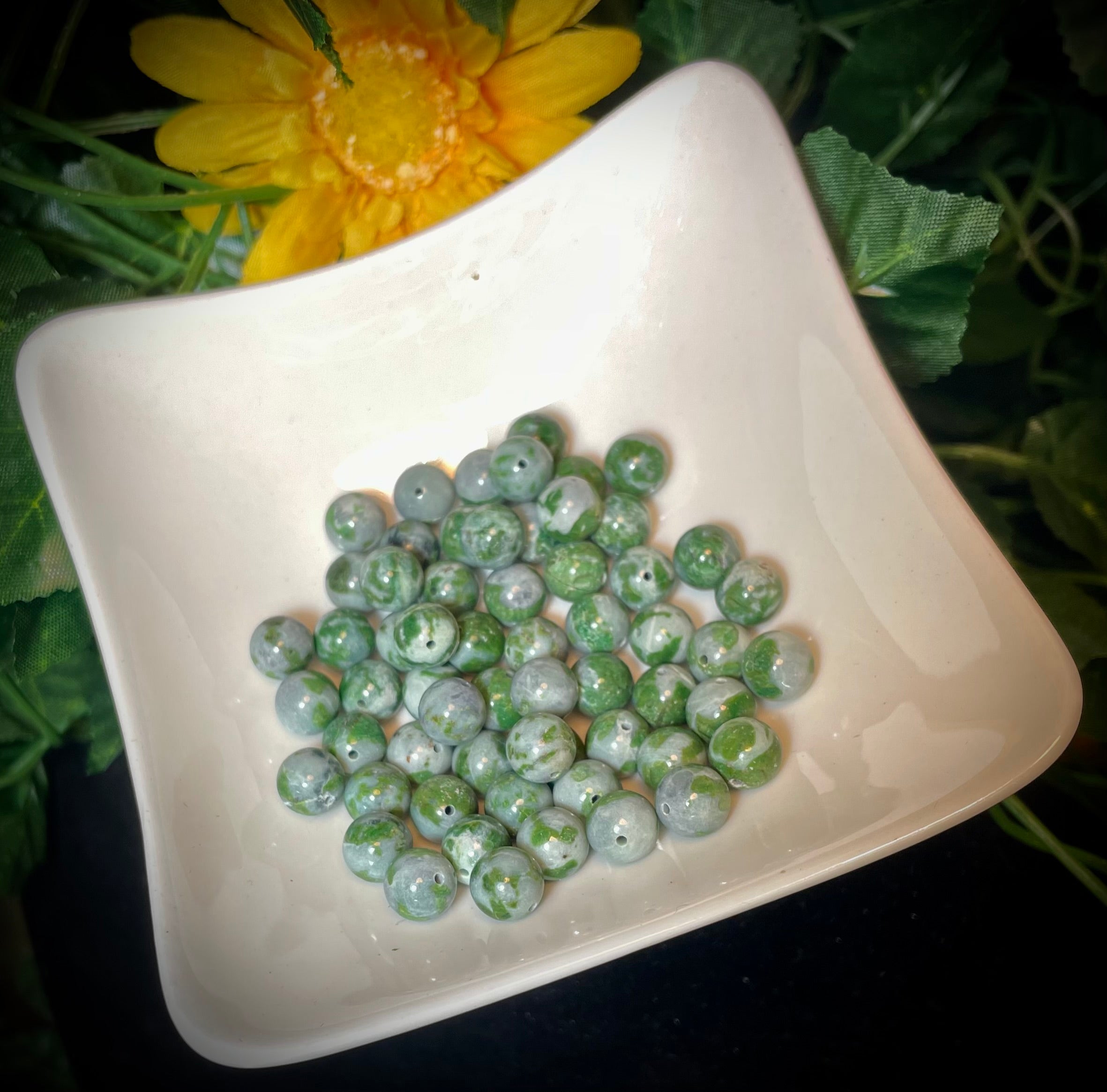 Perles de smaragdites (Allalin Gabbro), 8mm, demi percées