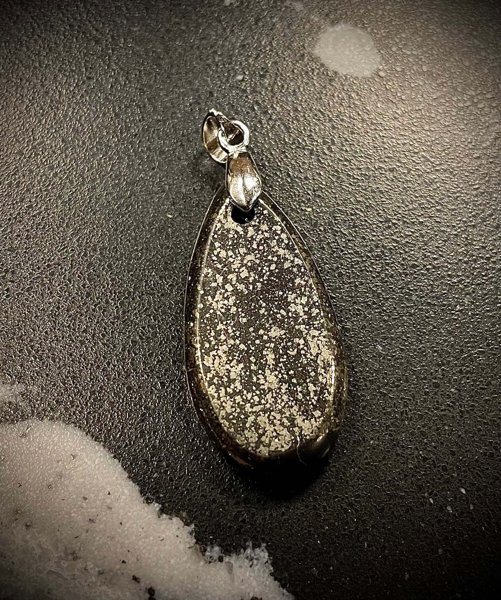 Pyritschiefer de Chamoson, VS (Argilite à Pyrites)