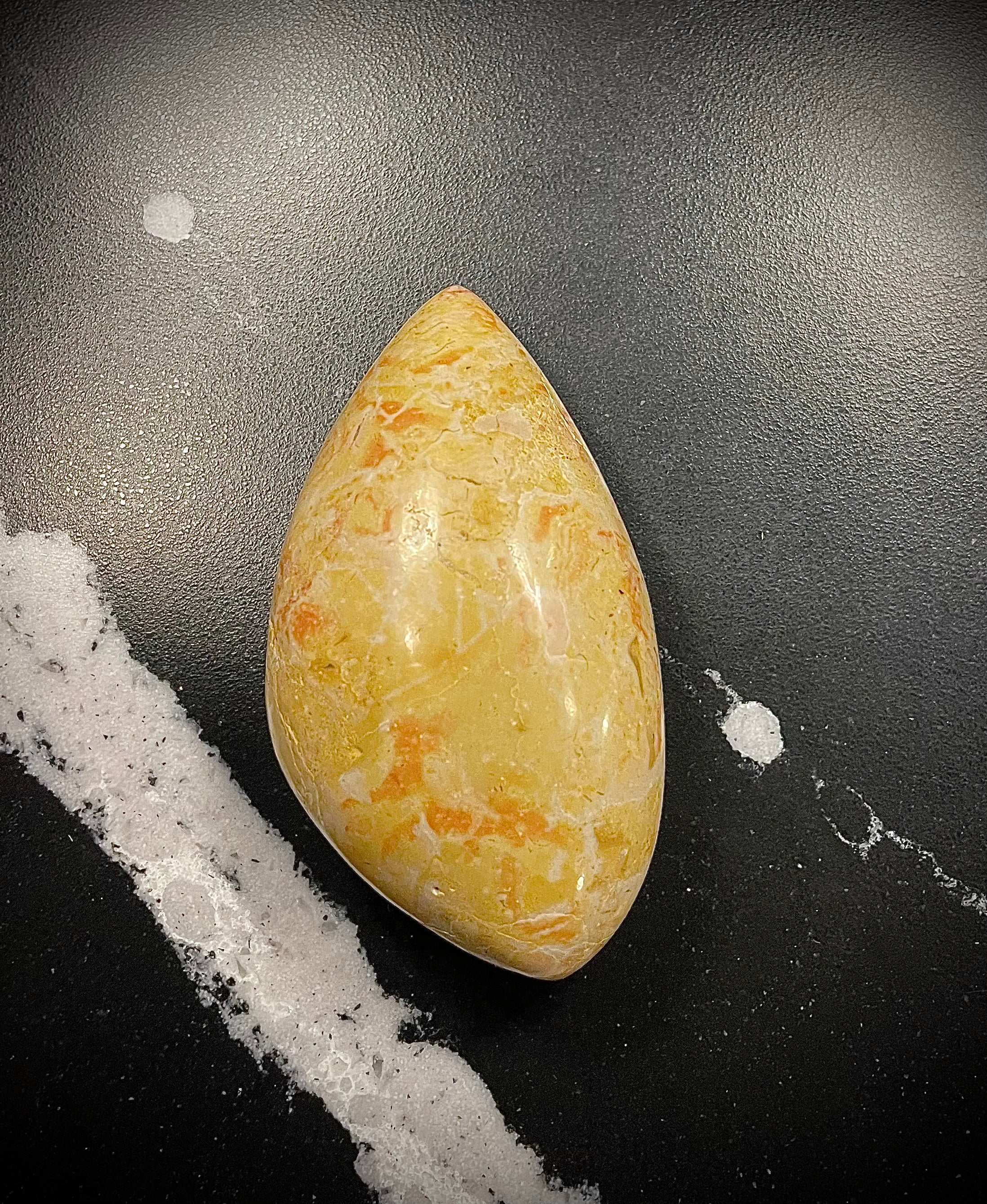 Marbre de Neuchâtel / Grande pierre