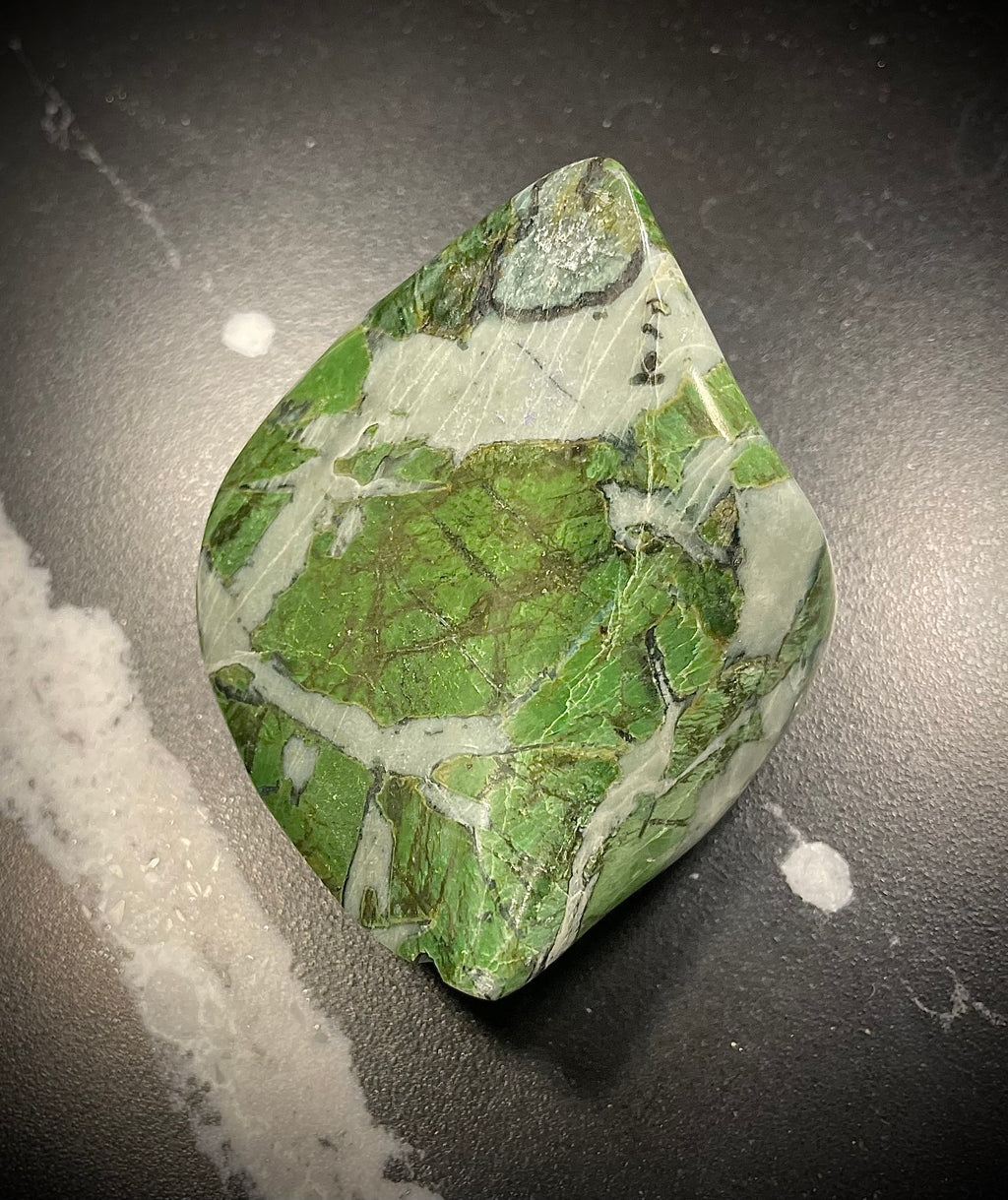 Smaragdite (Allalin Gabbro) du Mattmark, VS / Grande pierre