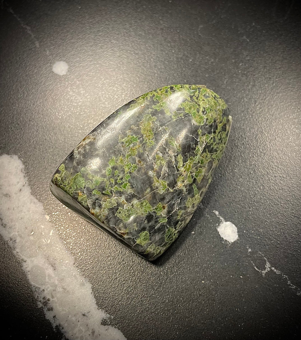 Smaragdite (Allalin Gabbro) du Mattmark, VS / Grande pierre