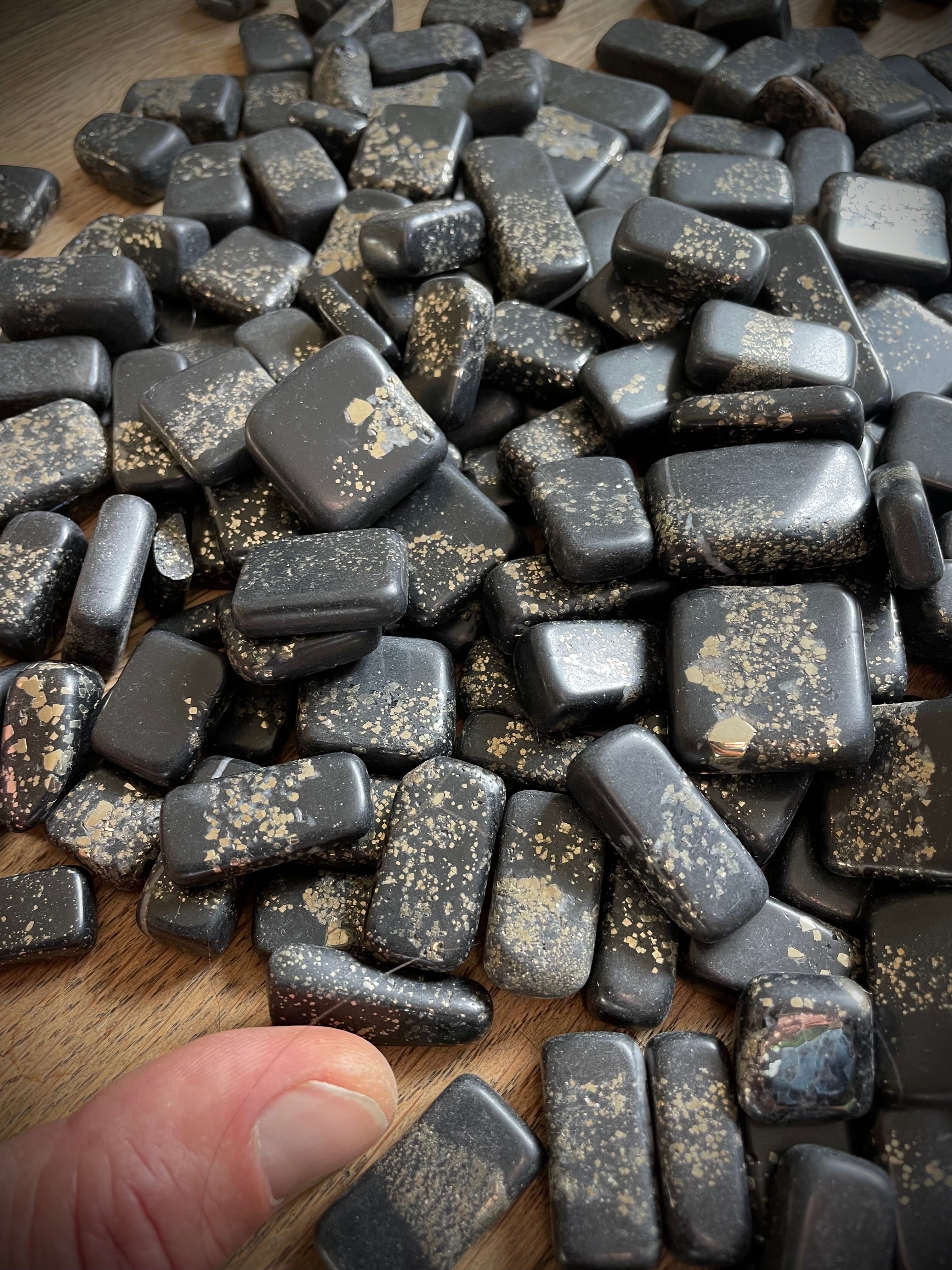 Pierres roulées de Pyritschiefer de Grindelwald, BE et de Chamoson, VS